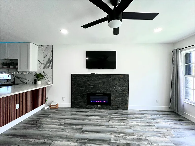 2425 SW 26th Ln — Photo 6