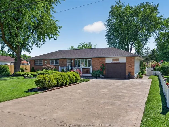 1804 Saint Anne St, Tecumseh, ON N8N 1V4