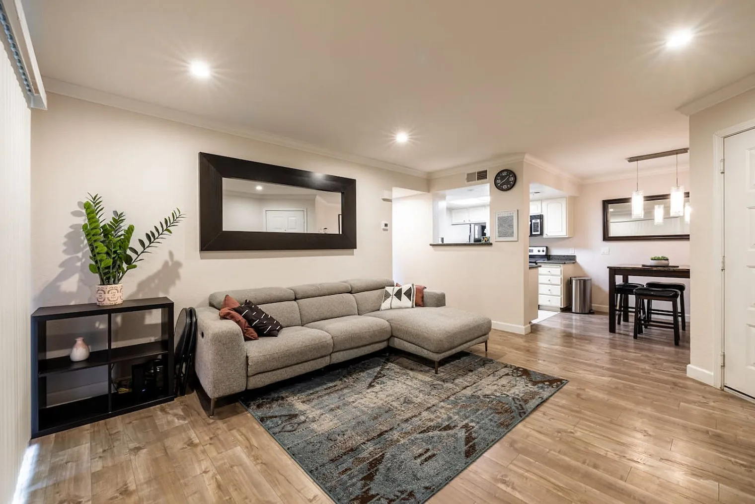 1 bed, 1.0 bath, $3,979 — Photo 2