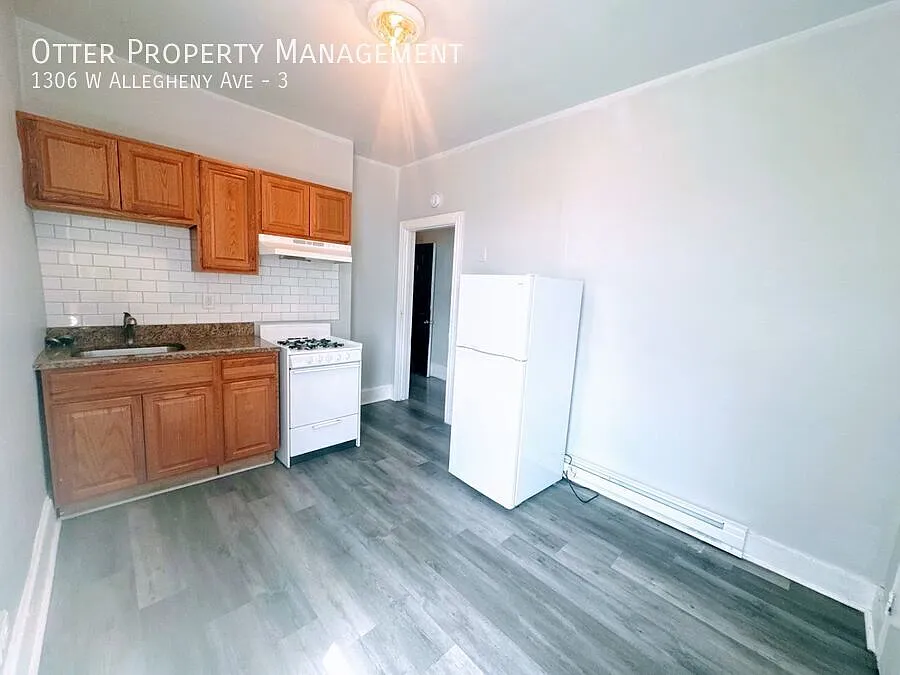 2BR/1BA Spacious Third Floor Unit in Beautifully Maintained Building — Photo 4