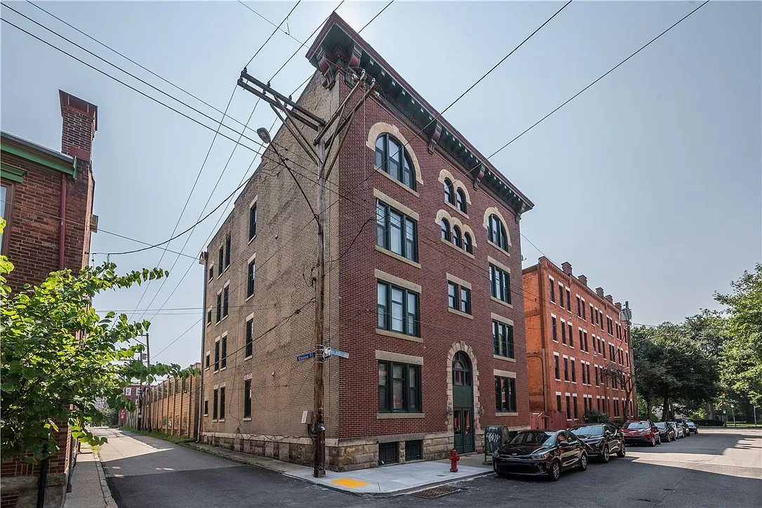 2 bed, 1180 sqft, $1,850 — Photo 2