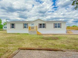 15185 E Lupon Rd, Saint Hedwig, TX 78152