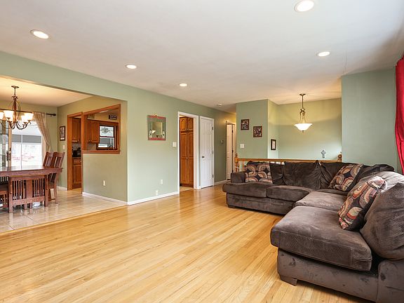 4th image of 2779 Sunrise St