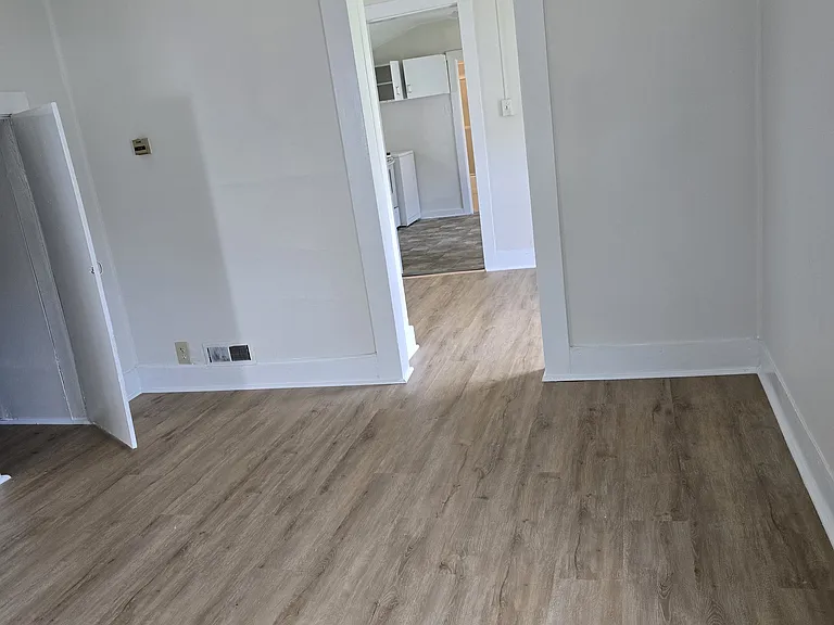 504 Taggart St — Photo 5