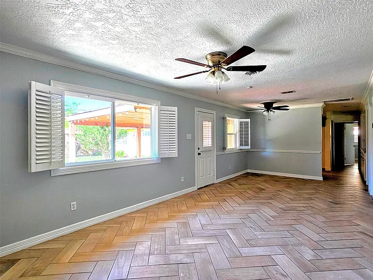 2527 Willowby Dr — Photo 7
