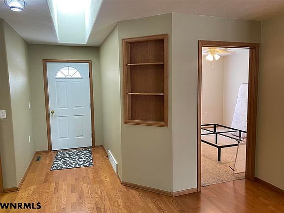 5th image of 619 W 42nd St