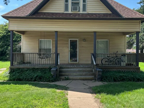 403 S 8th St, Kiowa, KS 67070