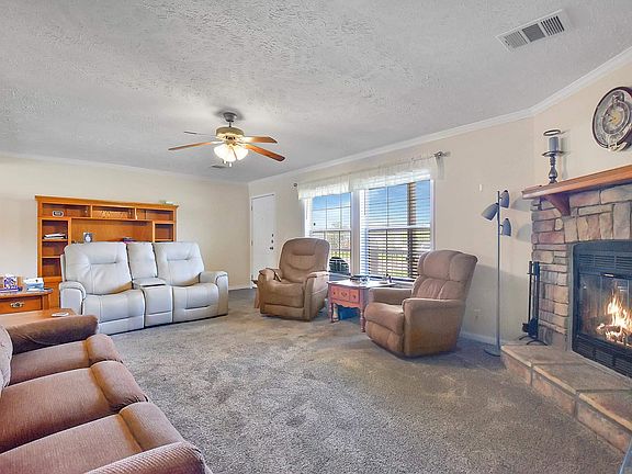 3rd image of 39065 Holly Hill Dr