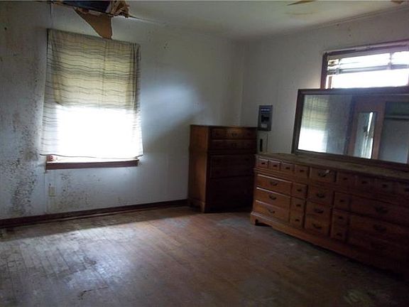 4th image of 2914 1st Ave