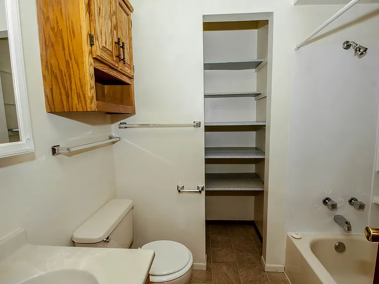 215 Lindell Dr — Photo 10