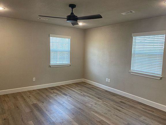 4th image of 136 N Centennial Ave