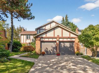 32 Mossgrove Trl, Toronto, ON M2L2W3