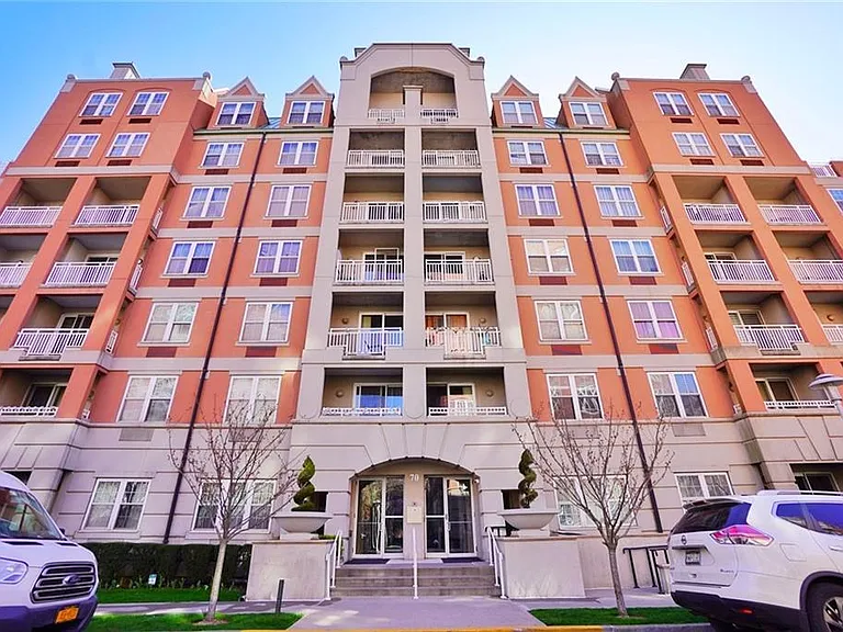 60 Oceana Dr W #10A — Photo 3