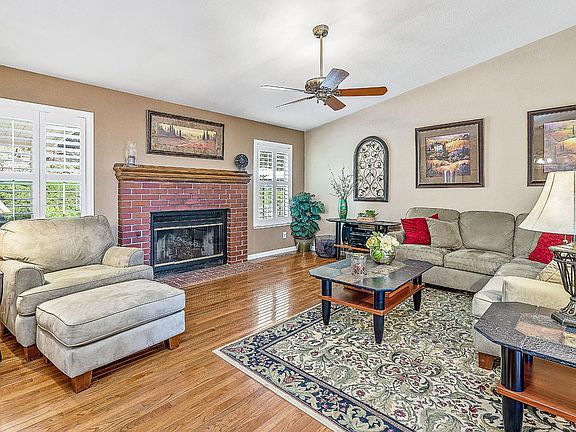 2nd image of 2893 Alhambra Dr