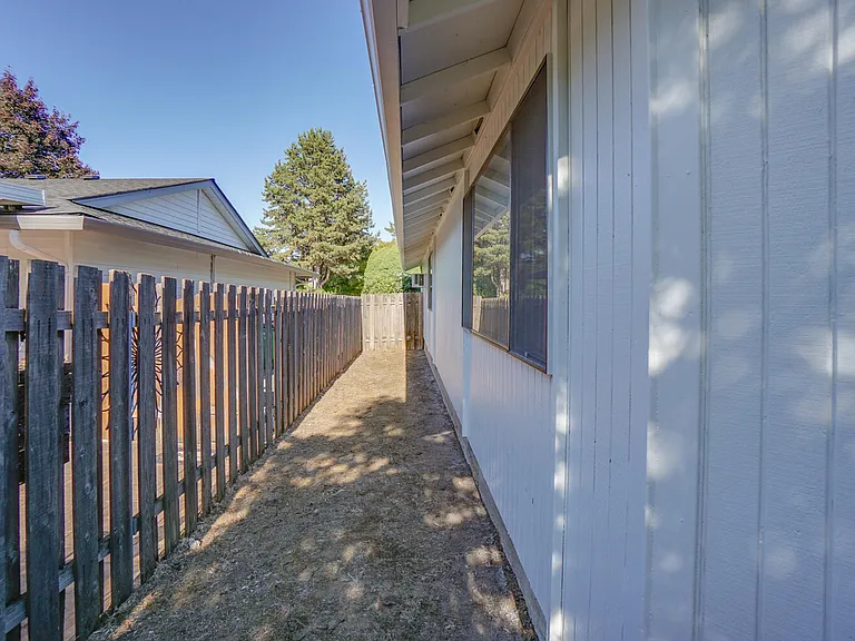 6206 NW Cherry St — Photo 36
