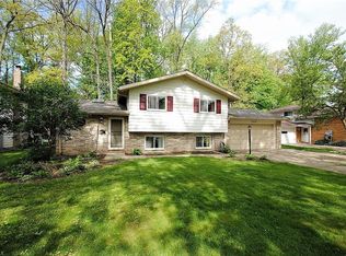 5056 Hampton Dr, North Olmsted, OH