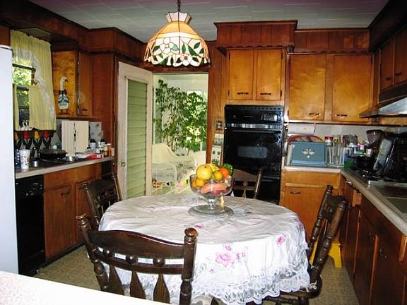 Kitchen w/Natural Gas