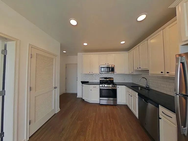 4114 Lauriston Street — Photo 11