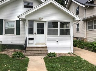 925 Oakland Rd NE, Cedar Rapids, IA 52402