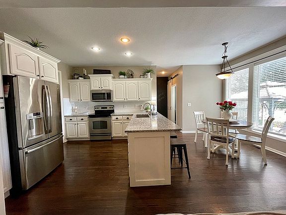 Kitchen and breakfast nook