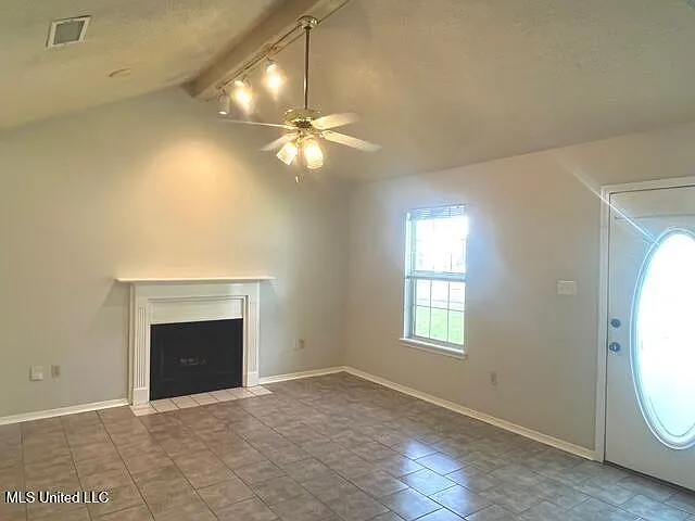 3 bed, 2.0 bath, 1104 sqft, $1,600 — Photo 4
