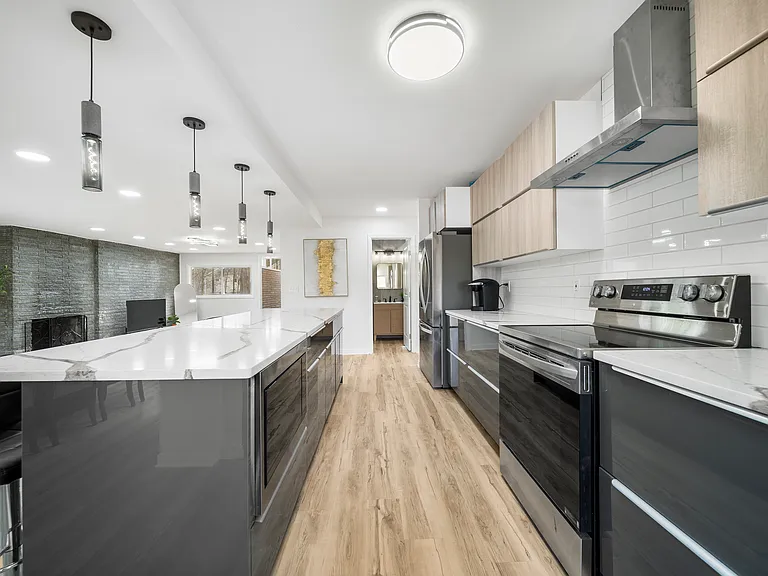 325 Russell Rd — Photo 9