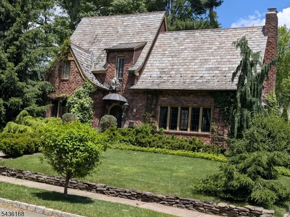 9 S Brookwood Dr, Montclair Twp., NJ 07042