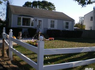12 Adams St, Deer Park, NY 11729