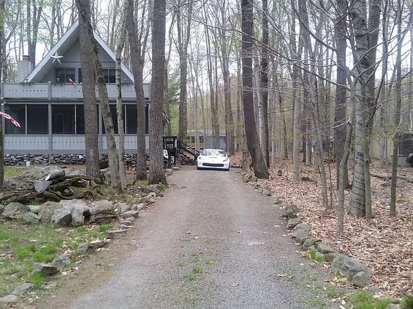 223 Selig Rd, Pocono Lake, PA 18347