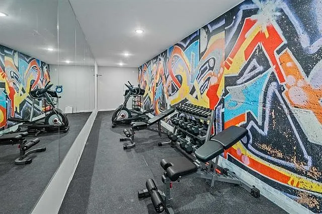 1 bed, 1.0 bath, $2,500 — Photo 2