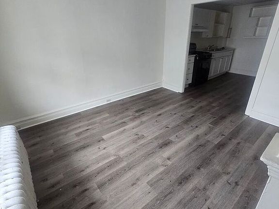 3rd image of 1518 Newport Ave