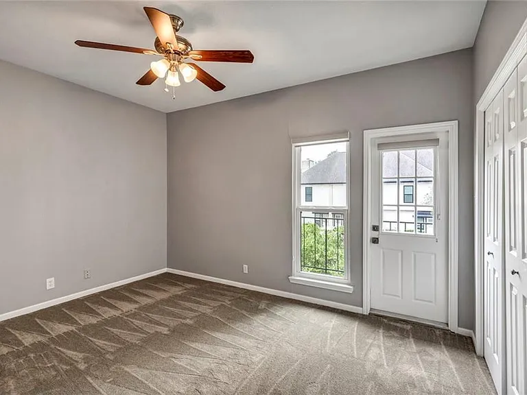 1307 Kinney Ave #110 — Photo 8