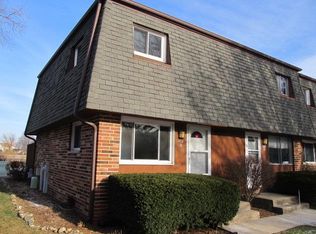 1102 Fleetfoot Dr, Waukesha, WI 53186