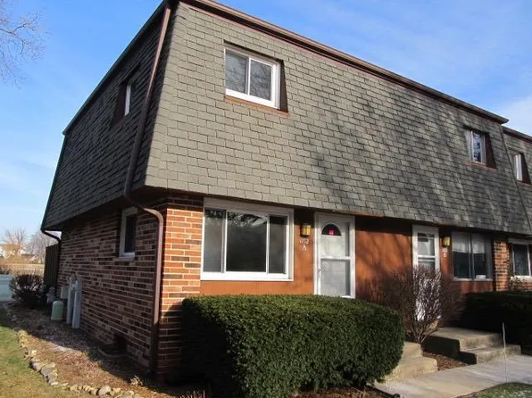 1102 Fleetfoot Dr, Waukesha, WI 53186