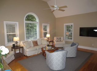 51 Nantucket St, Hyannis, MA 02601