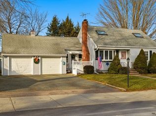 19 Jefferson Dr, Norwood, MA 02062
