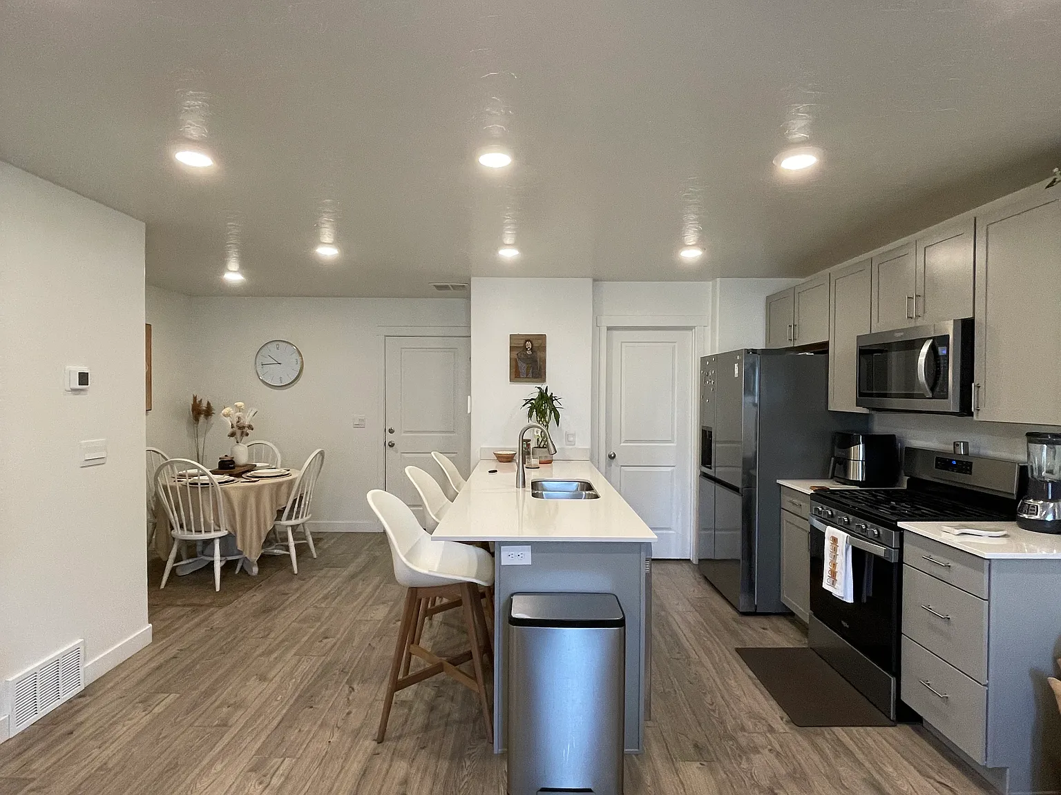 3 bed, 1400 sqft, $1,950 — Photo 4