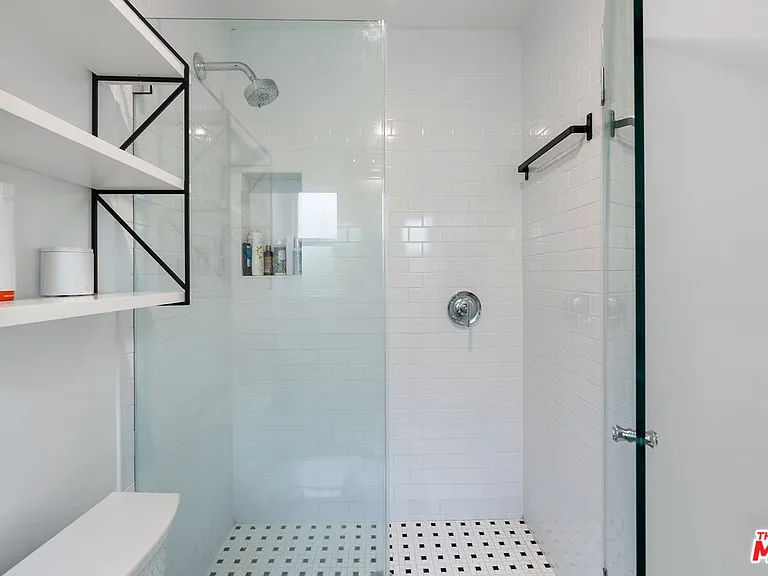 8472 Oakwood Ave — Photo 15