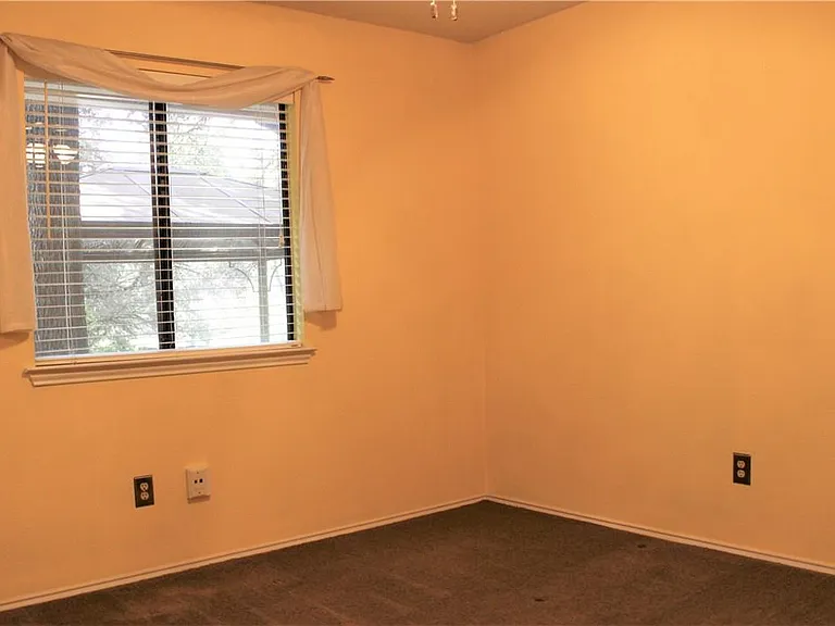 7422 Dallas Dr — Photo 8