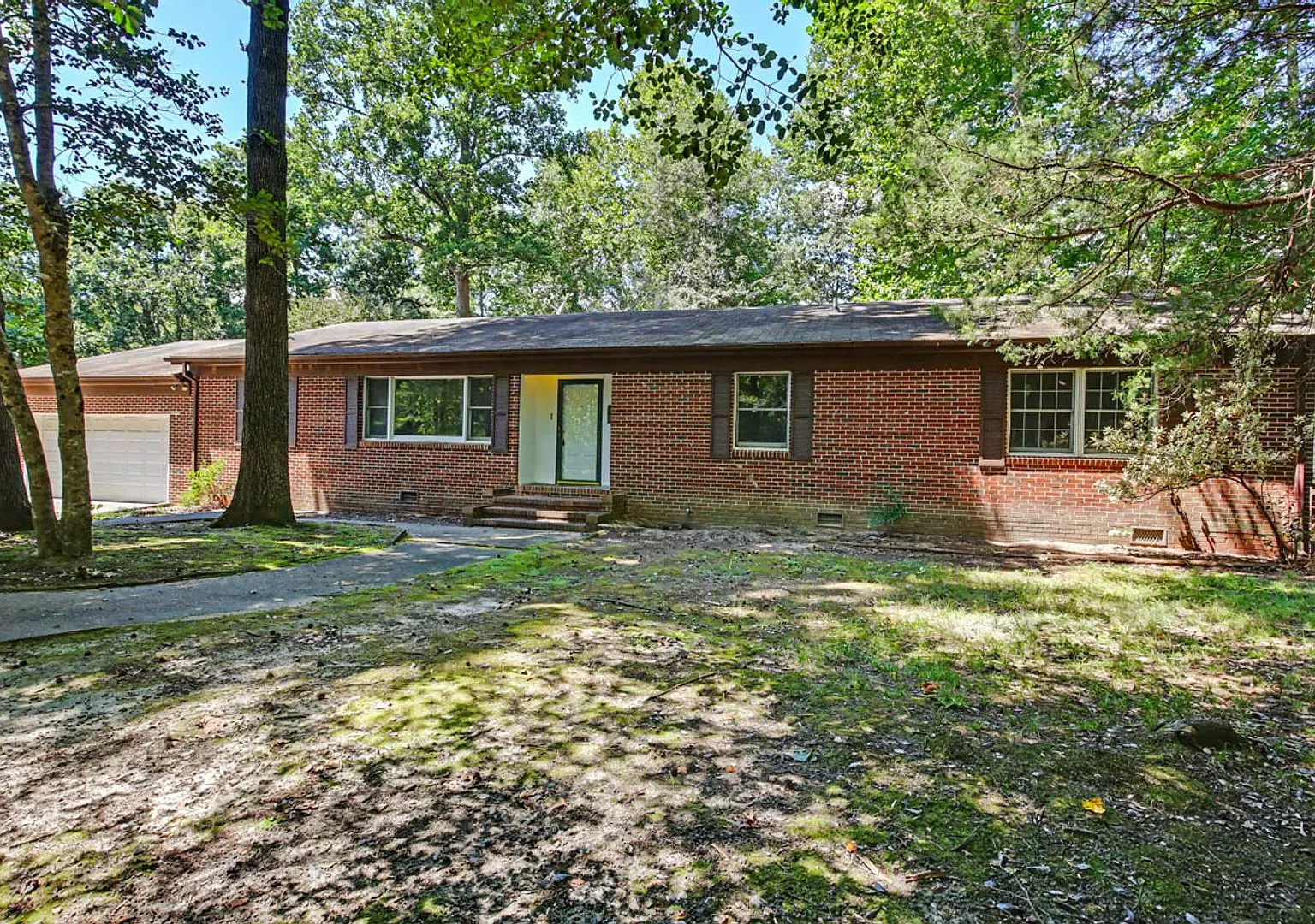 Refreshed 3BR/2BA Ranch on a Cul-de-Sac Williamsburg West — Photo 1