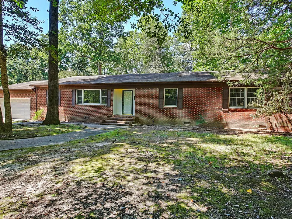 151 Country Club Dr