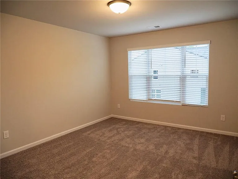 30 Laurel Rd E — Photo 11