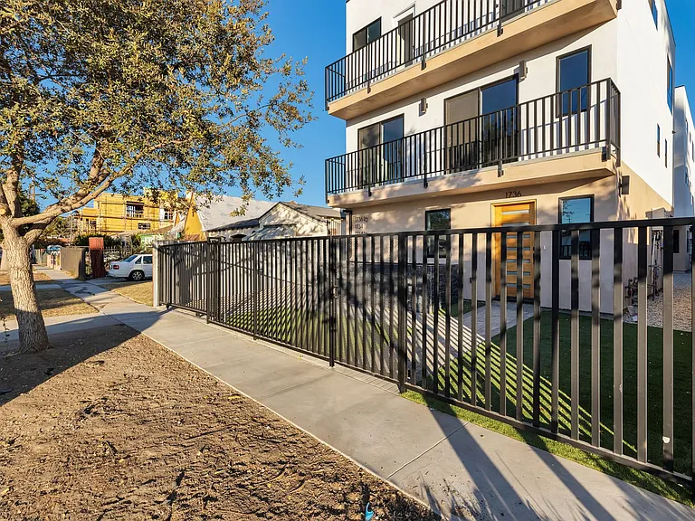 Best Priced Luxury 4 & 5 Bed Townhomes in Mid-City! — Photo 3