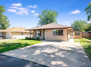 832 Gates St, Aurora, IL 60505