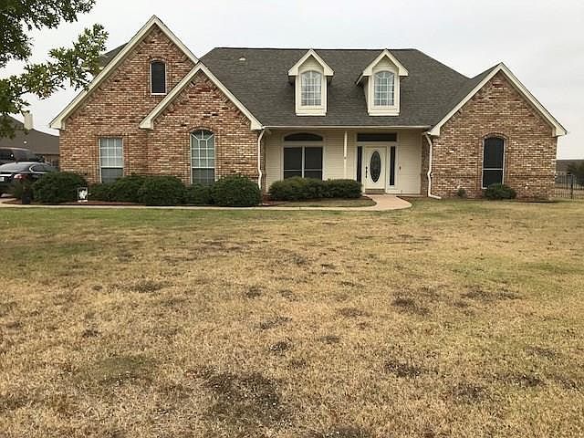 1st image of 924 Chalk Hill Ln