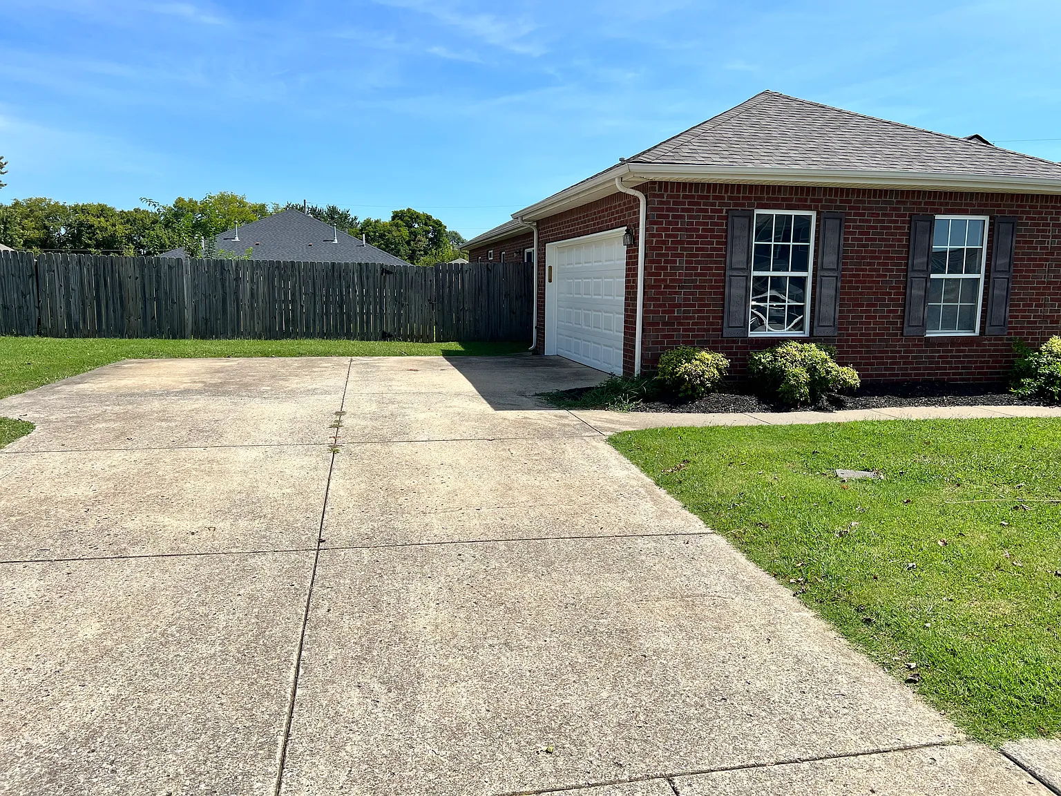 3 bed, 1239 sqft, $1,695 — Photo 2
