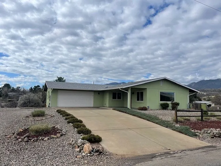 717 E Peila Ave — Photo 1