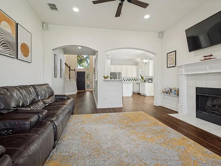 3737 Cottonwood Springs Dr — Photo 2