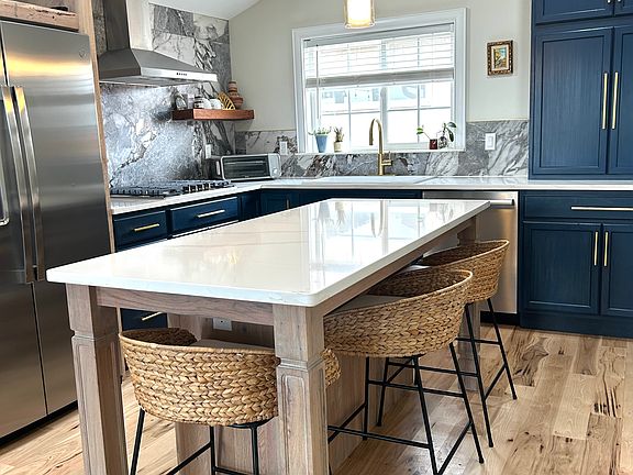 Open kitchen with island seating