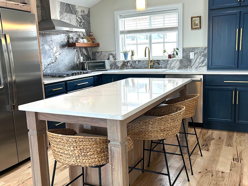 Open kitchen with island seating